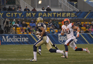 SU linebacker Josh Kirkland chases after Pittsburgh wide receiver Tyler Boyd.