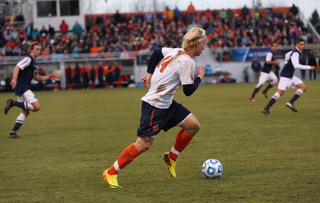 Ekblom pushes the ball ahead. He scored the equalizing goal in the 74th minute. 